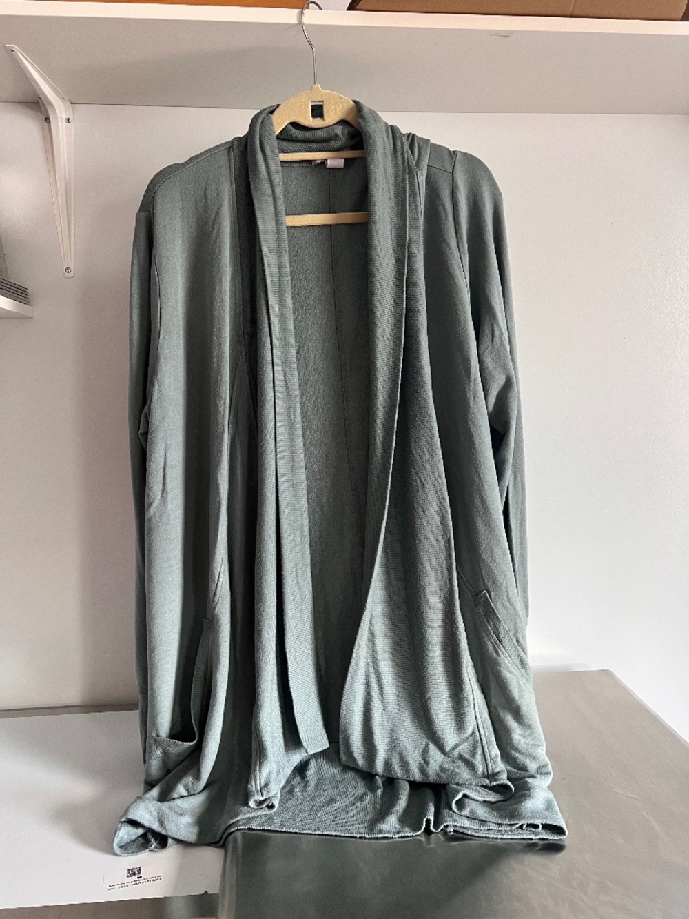 Athleta Pranayama Restore Wrap - Size 2X - Sage Green